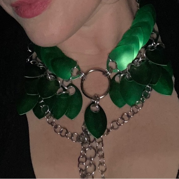 Chainmaille Jewelry Armor Set (Green, not Silver!) - Picture 3 of 4